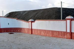 A atenção que a Câmara de Azambuja dispensa às questões ambientais está bem expressa neste cenário aberrante, em Aveiras de Cima...